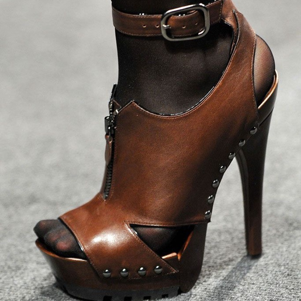 Vintage RunwayFall 2009  Donna Karan Brown High Heel Platform  Stud Detail